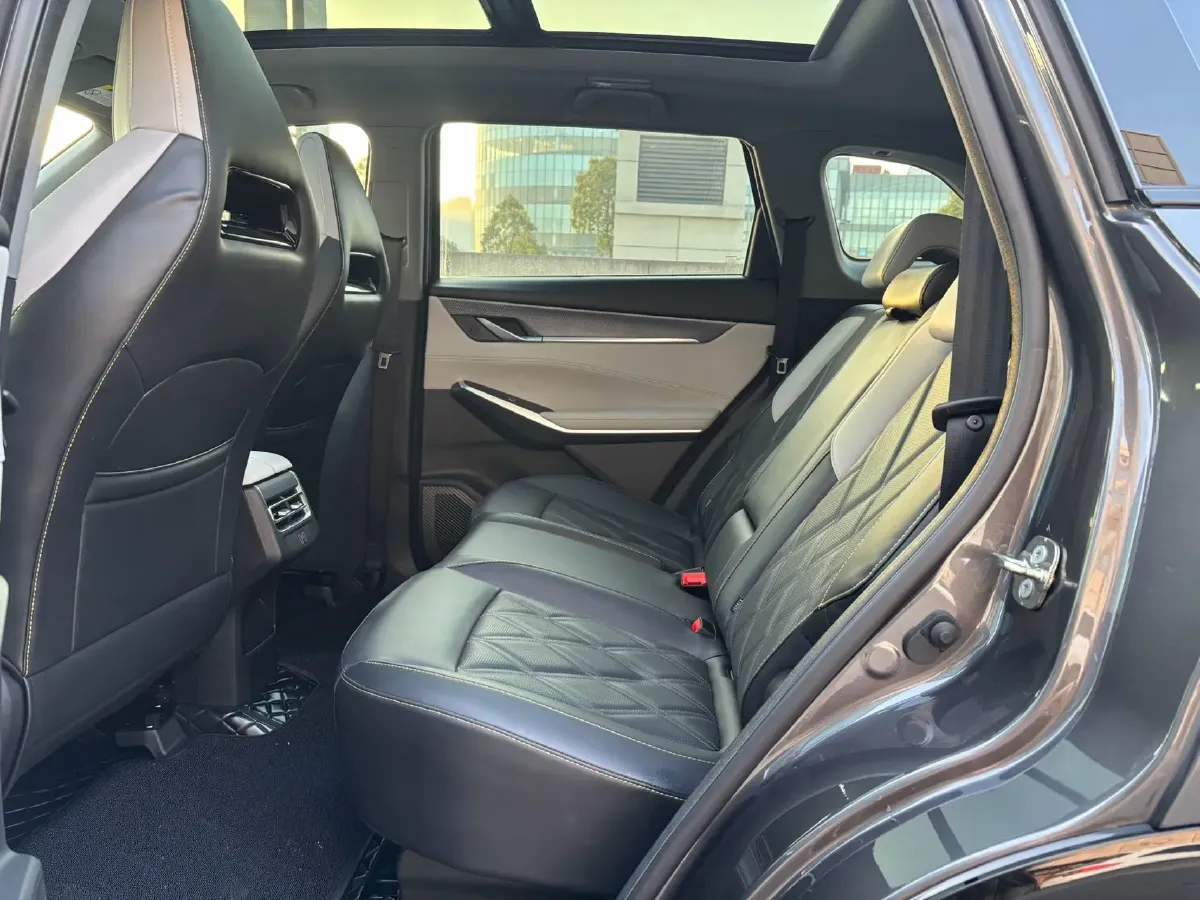 2023 ChangAn CS75 Plus 1.5T 188HP L4 8AT,autocango,china used car exporter,china ev exporter,chinese used car exporter,chinese used ev exporter