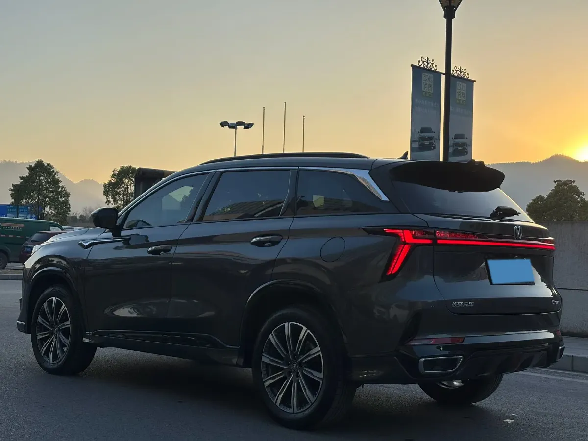 2023 ChangAn CS75 Plus 1.5T 188HP L4 8AT,autocango,china used car exporter,china ev exporter,chinese used car exporter,chinese used ev exporter