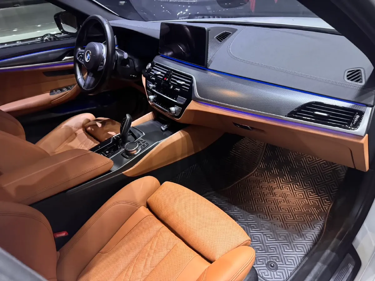 2022 BMW 5 Series 2.0T 252HP L4 8AT,autocango,china used car exporter,china ev exporter,chinese used car exporter,chinese used ev exporter