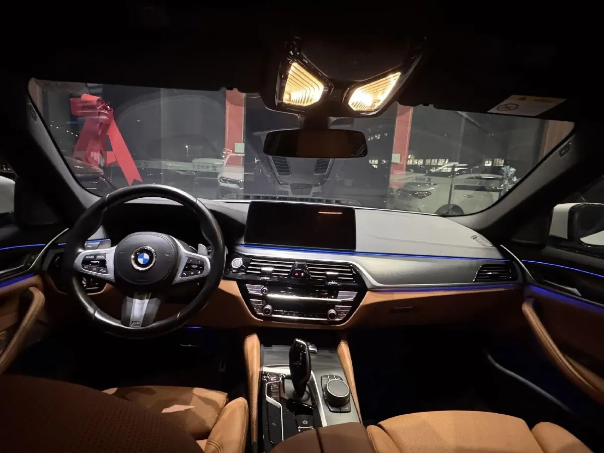 2022 BMW 5 Series 2.0T 252HP L4 8AT,autocango,china used car exporter,china ev exporter,chinese used car exporter,chinese used ev exporter