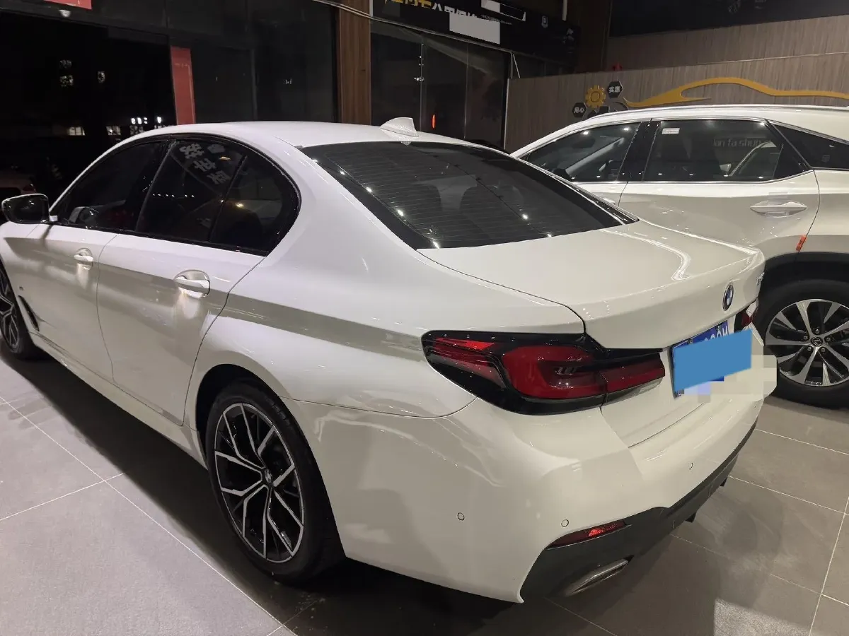 2022 BMW 5 Series 2.0T 252HP L4 8AT,autocango,china used car exporter,china ev exporter,chinese used car exporter,chinese used ev exporter