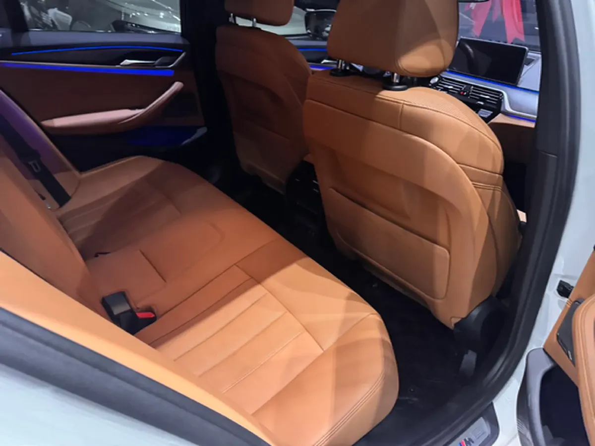 2022 BMW 5 Series 2.0T 252HP L4 8AT,autocango,china used car exporter,china ev exporter,chinese used car exporter,chinese used ev exporter