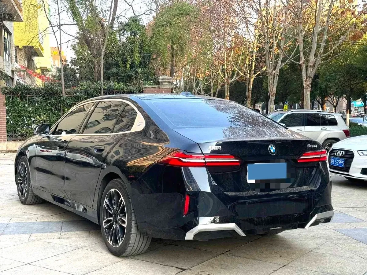 2024 BMW 5 Series 2.0T 258HP L4 8AT,autocango,china used car exporter,china ev exporter,chinese used car exporter,chinese used ev exporter