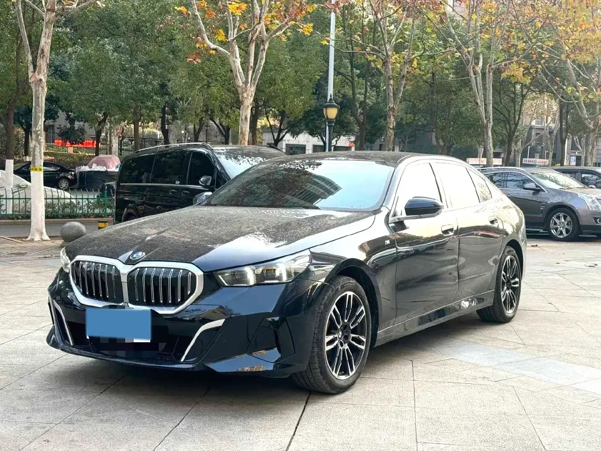 2024 BMW 5 Series 2.0T 258HP L4 8AT