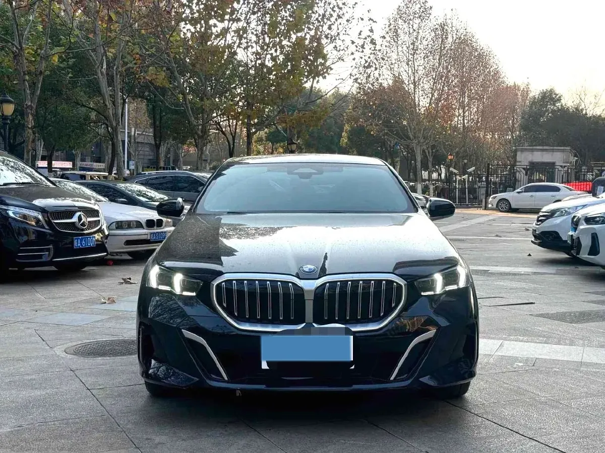 2024 BMW 5 Series 2.0T 258HP L4 8AT,autocango,china used car exporter,china ev exporter,chinese used car exporter,chinese used ev exporter