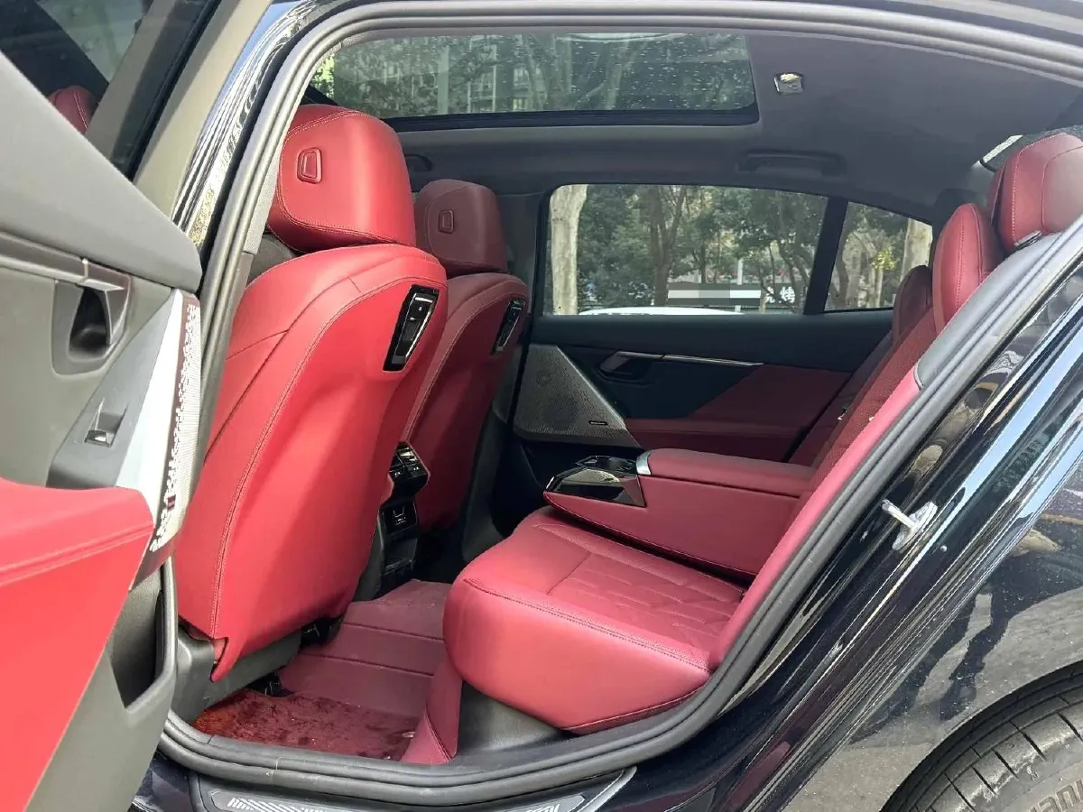 2024 BMW 5 Series 2.0T 258HP L4 8AT,autocango,china used car exporter,china ev exporter,chinese used car exporter,chinese used ev exporter