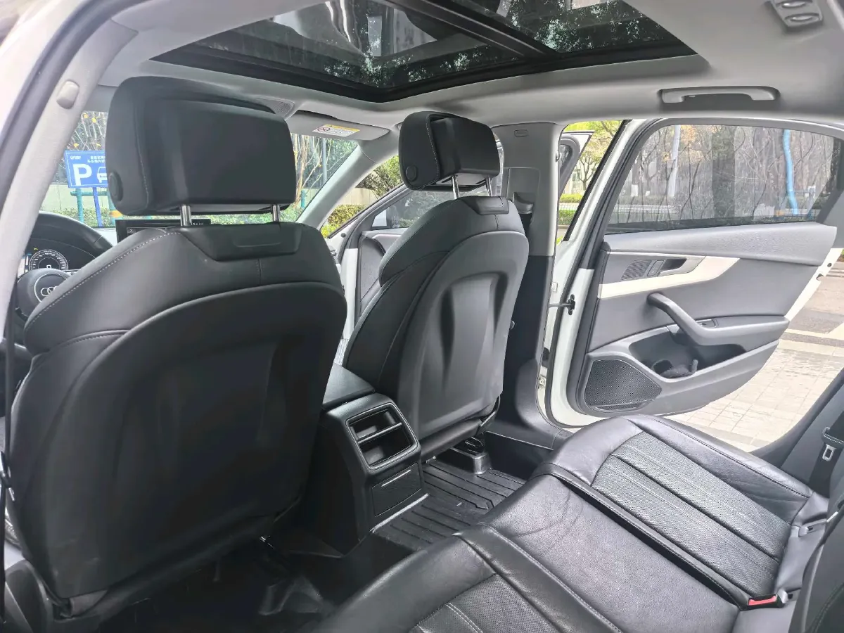 2020 Audi A4L 2.0T 190HP L4 7DCT,autocango,china used car exporter,china ev exporter,chinese used car exporter,chinese used ev exporter