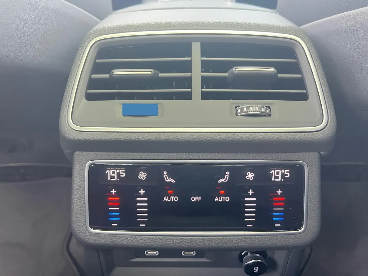 2025 Audi A6L 2.0T 245HP L4 7DCT,autocango,china used car exporter,china ev exporter,chinese used car exporter,chinese used ev exporter