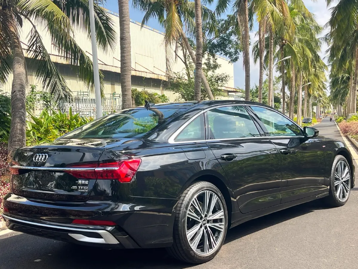 2025 Audi A6L 2.0T 245HP L4 7DCT,autocango,china used car exporter,china ev exporter,chinese used car exporter,chinese used ev exporter