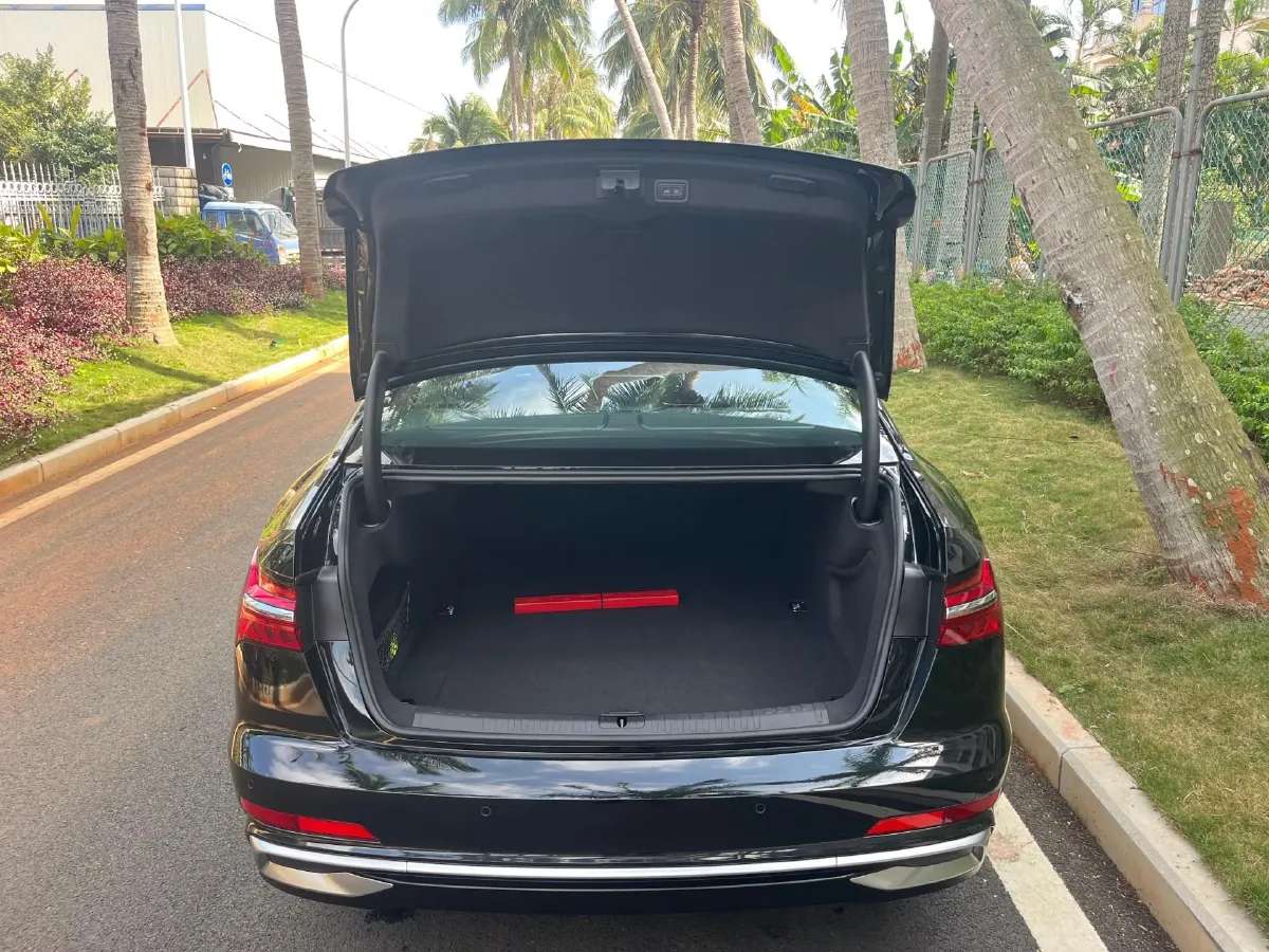 2025 Audi A6L 2.0T 245HP L4 7DCT,autocango,china used car exporter,china ev exporter,chinese used car exporter,chinese used ev exporter