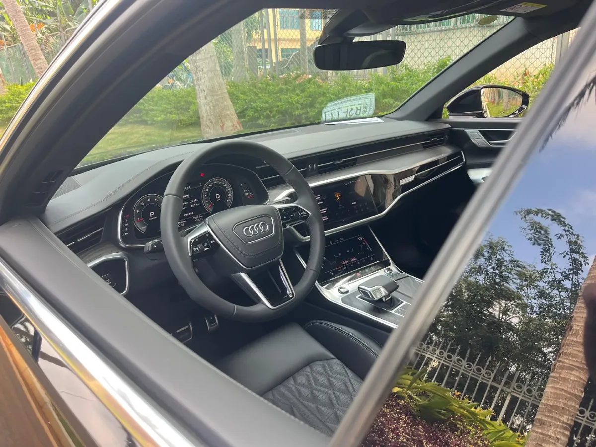 2025 Audi A6L 2.0T 245HP L4 7DCT,autocango,china used car exporter,china ev exporter,chinese used car exporter,chinese used ev exporter