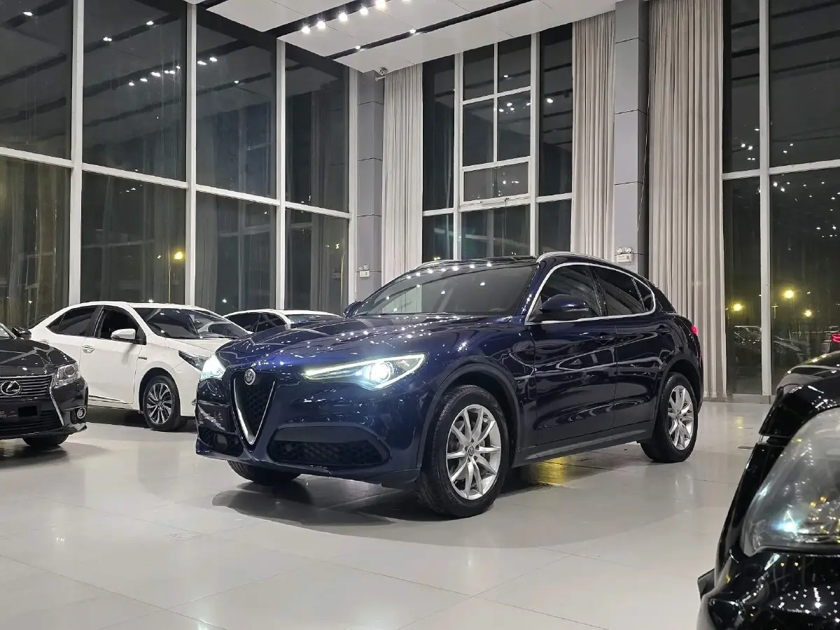 2017 Jaguar XE 2.0T 240HP L4 8AT