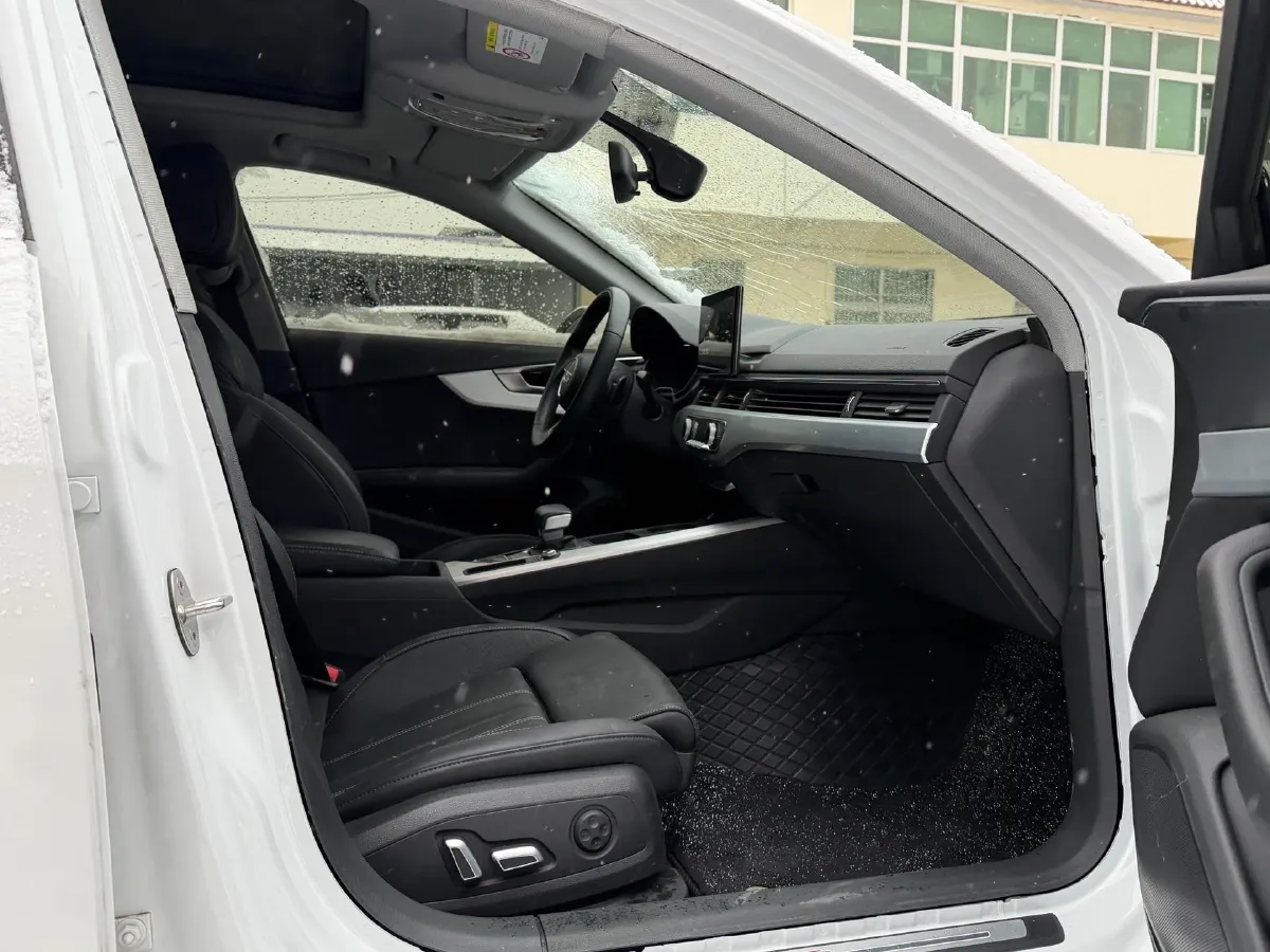 2024 Audi A4L 2.0T 190HP L4 7DCT,autocango,china used car exporter,china ev exporter,chinese used car exporter,chinese used ev exporter