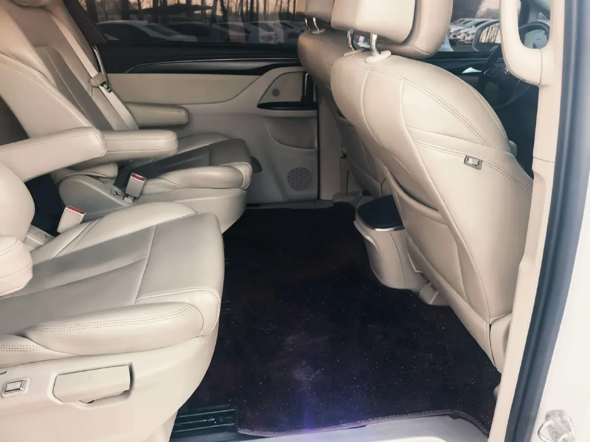 2022 Buick GL8 2.0T 237HP L4 9AT,autocango,china used car exporter,china ev exporter,chinese used car exporter,chinese used ev exporter