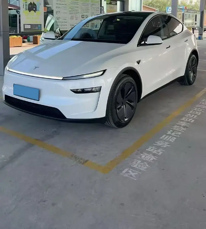 2026 Tesla Model Y BEV
