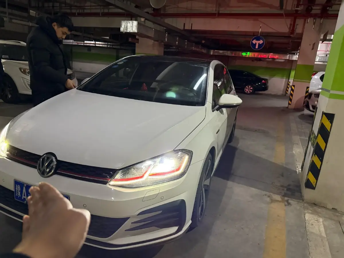 2018 Volkswagen GolfGTI 2.0T 220HP L4 7DCT