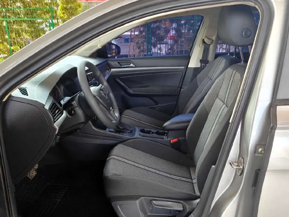 2018 Landwind XiaoYao 1.5T 163HP L4 CVT,autocango,china used car exporter,china ev exporter,chinese used car exporter,chinese used ev exporter