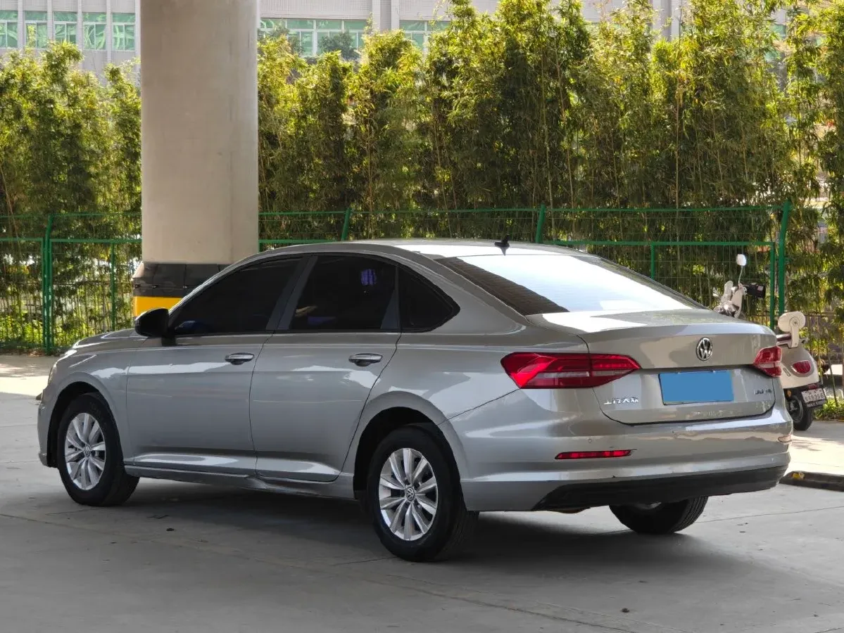 2018 Landwind XiaoYao 1.5T 163HP L4 CVT,autocango,china used car exporter,china ev exporter,chinese used car exporter,chinese used ev exporter