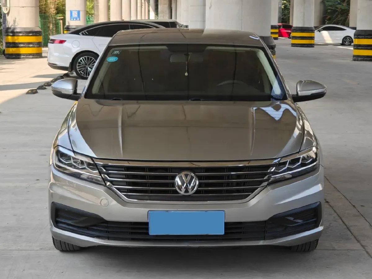 2018 Landwind XiaoYao 1.5T 163HP L4 CVT,autocango,china used car exporter,china ev exporter,chinese used car exporter,chinese used ev exporter