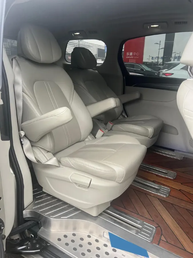 2022 Buick GL8 2.0T 237HP L4 9AT,autocango,china used car exporter,china ev exporter,chinese used car exporter,chinese used ev exporter