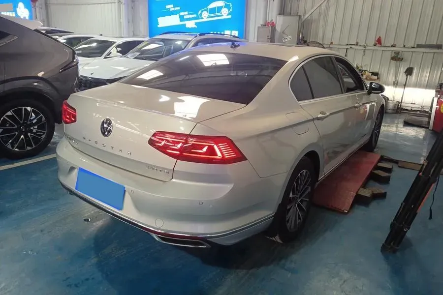 2020 Volkswagen Magotan 2.0T 186HP L4 7DCT,autocango,china used car exporter,china ev exporter,chinese used car exporter,chinese used ev exporter