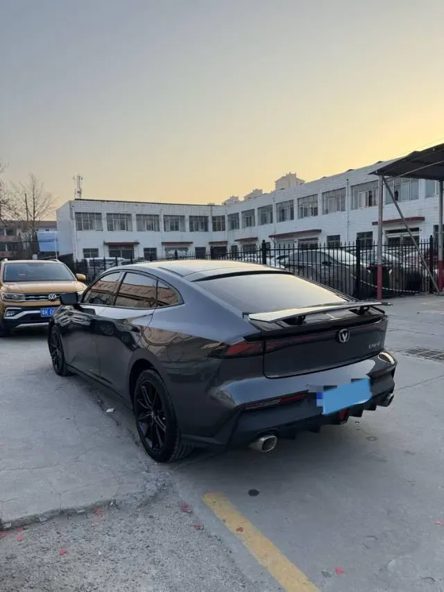 2024 ChangAn UNI-V 1.5T 188HP L4 7DCT,autocango,china used car exporter,china ev exporter,chinese used car exporter,chinese used ev exporter