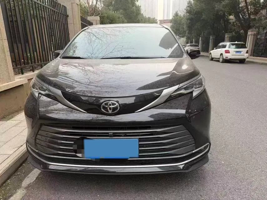 2024 Toyota Sienna 2.5L 189HP L4 E-CVT Hybrid,autocango,china used car exporter,china ev exporter,chinese used car exporter,chinese used ev exporter