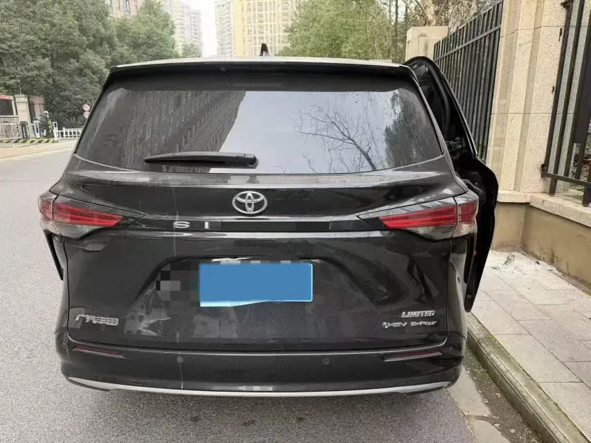 2024 Toyota Sienna 2.5L 189HP L4 E-CVT Hybrid,autocango,china used car exporter,china ev exporter,chinese used car exporter,chinese used ev exporter