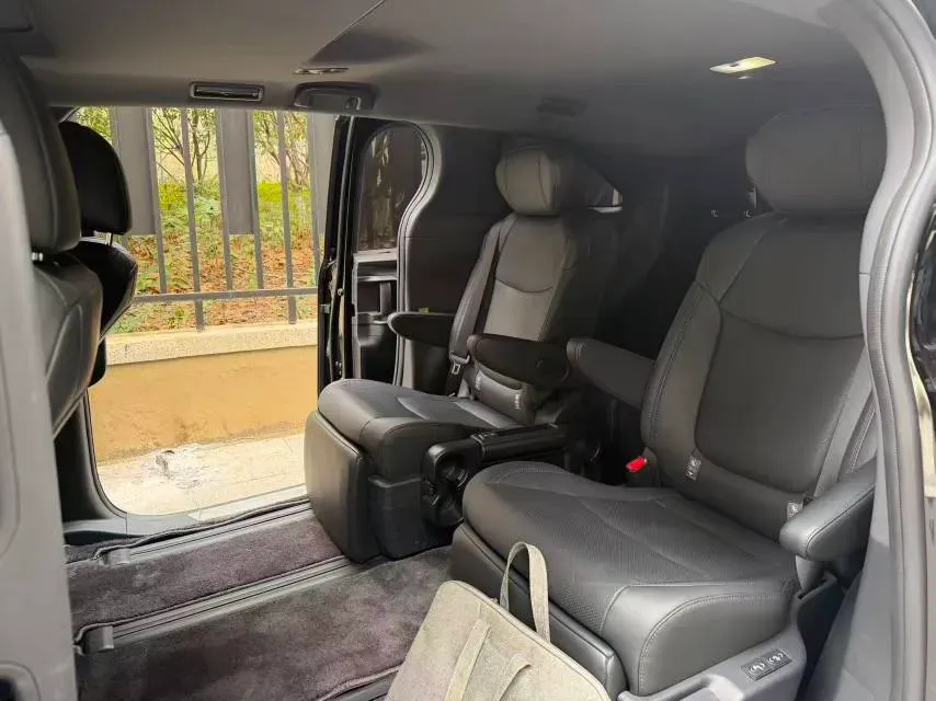 2024 Toyota Sienna 2.5L 189HP L4 E-CVT Hybrid,autocango,china used car exporter,china ev exporter,chinese used car exporter,chinese used ev exporter