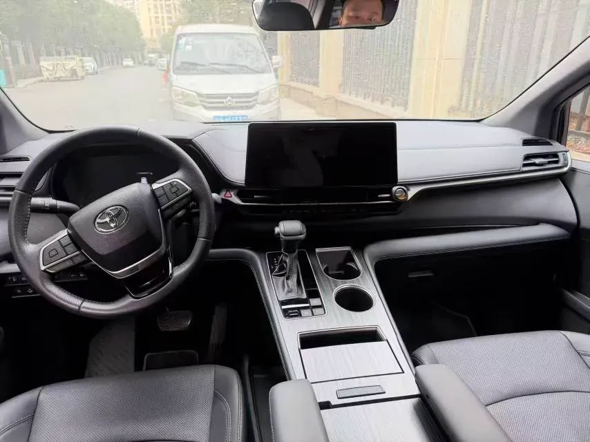 2024 Toyota Sienna 2.5L 189HP L4 E-CVT Hybrid,autocango,china used car exporter,china ev exporter,chinese used car exporter,chinese used ev exporter