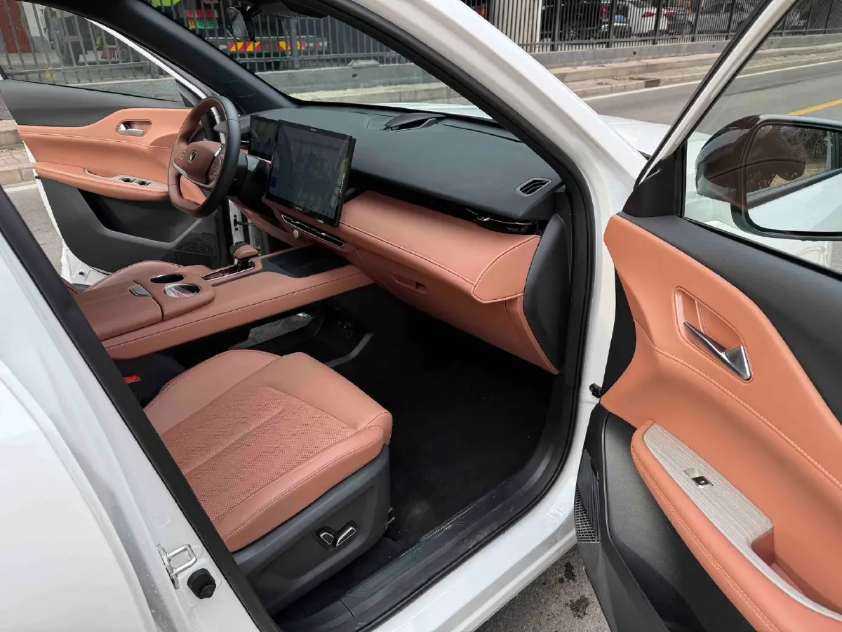 2025 ChangAn UNI-Z 1.5L 98HP L4 E-CVT PHEV,autocango,china used car exporter,china ev exporter,chinese used car exporter,chinese used ev exporter