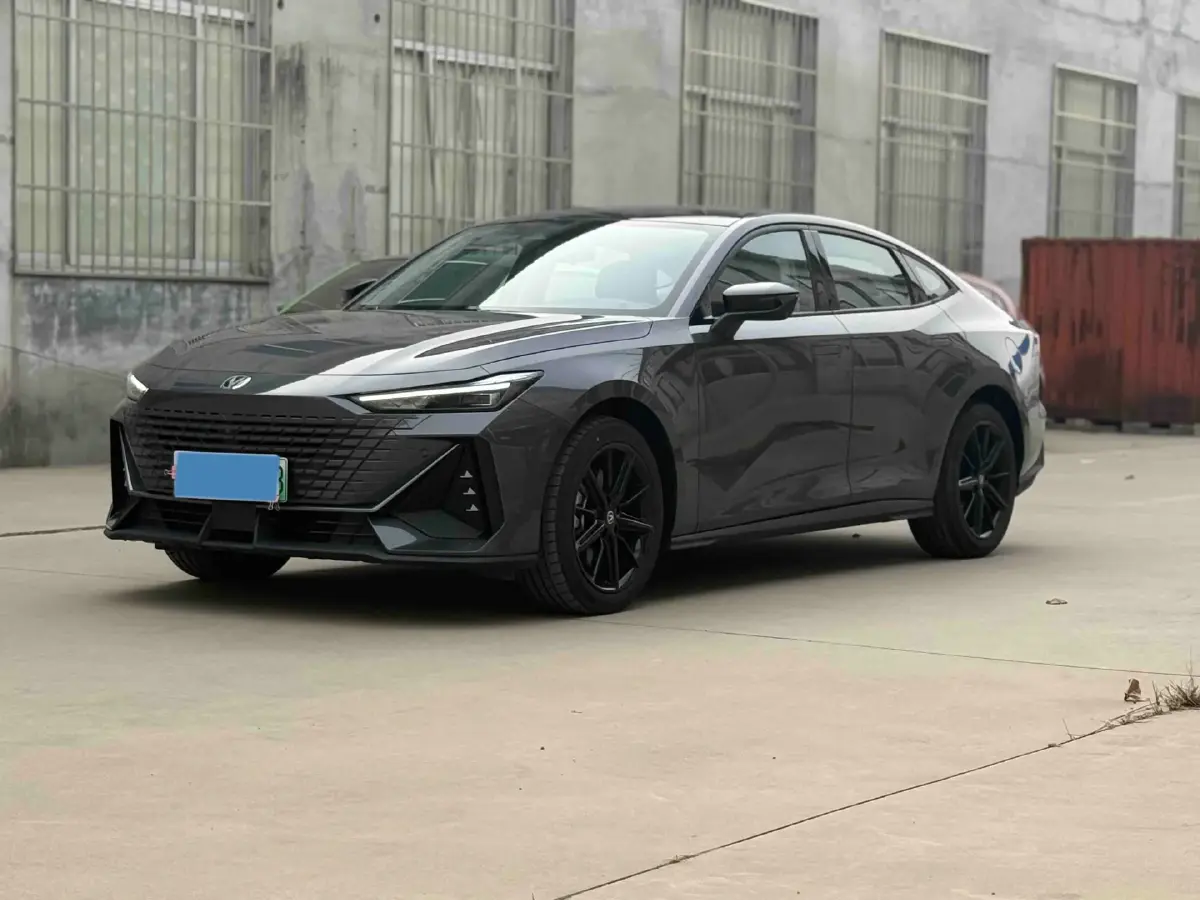 2023 ChangAn UNI-V iDD 1.5T 170HP L4 6TCT PHEV 18.4KWH