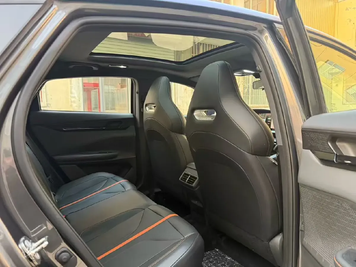 2024 ChangAn UNI-V 1.5T 188HP L4 7DCT,autocango,china used car exporter,china ev exporter,chinese used car exporter,chinese used ev exporter