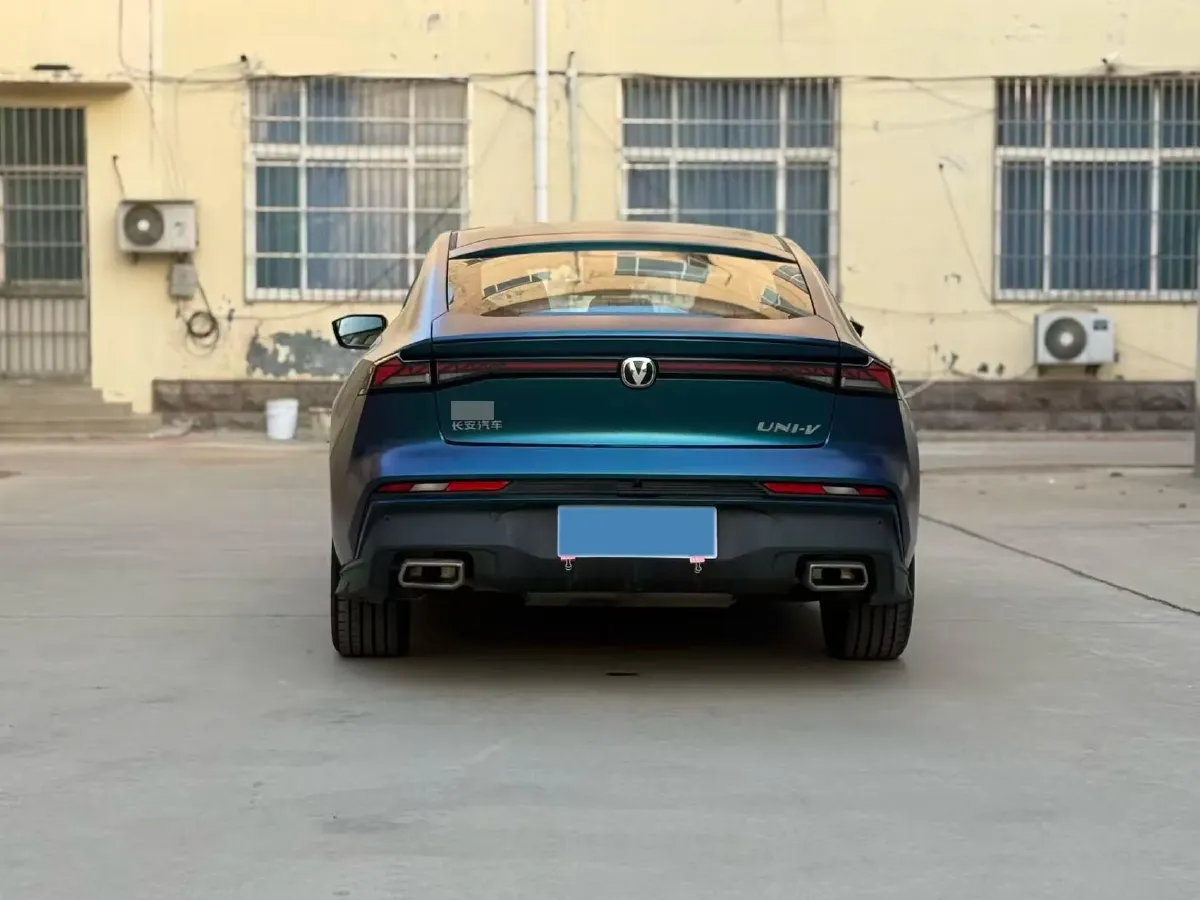 2024 ChangAn UNI-V 1.5T 188HP L4 7DCT,autocango,china used car exporter,china ev exporter,chinese used car exporter,chinese used ev exporter