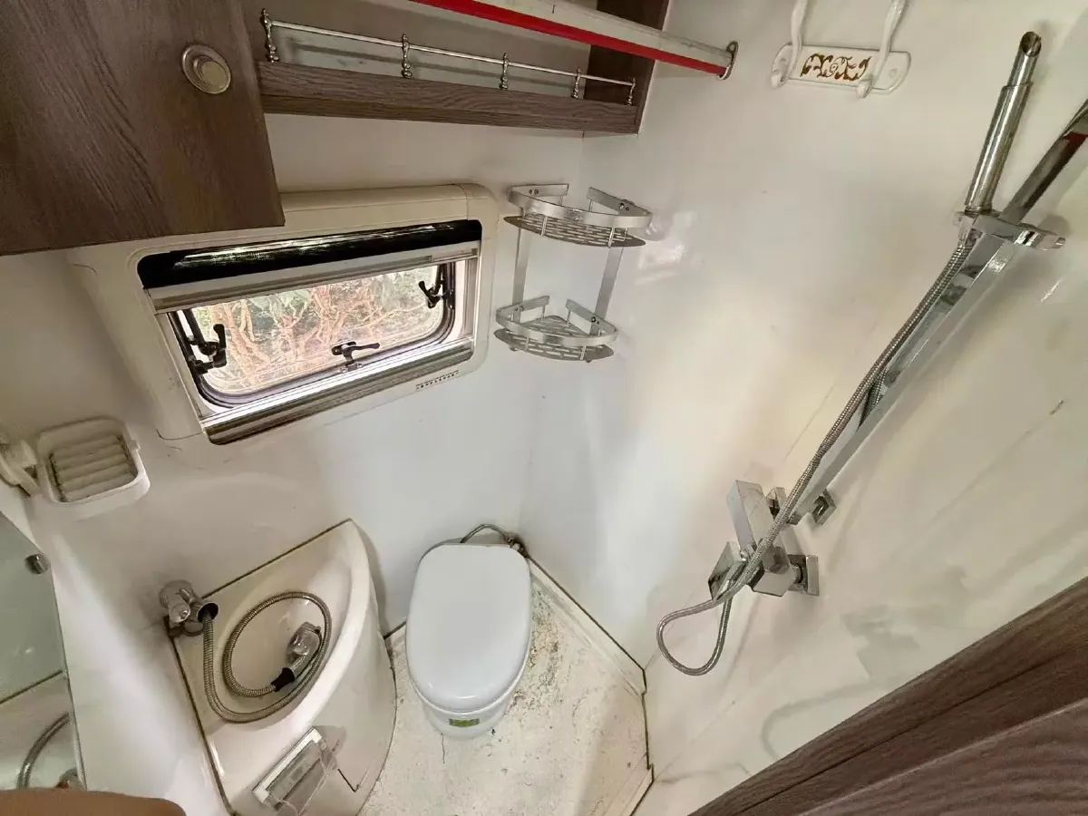 2011 Toyota Hiace 2.7L 154HP L4 4AT,autocango,china used car exporter,china ev exporter,chinese used car exporter,chinese used ev exporter