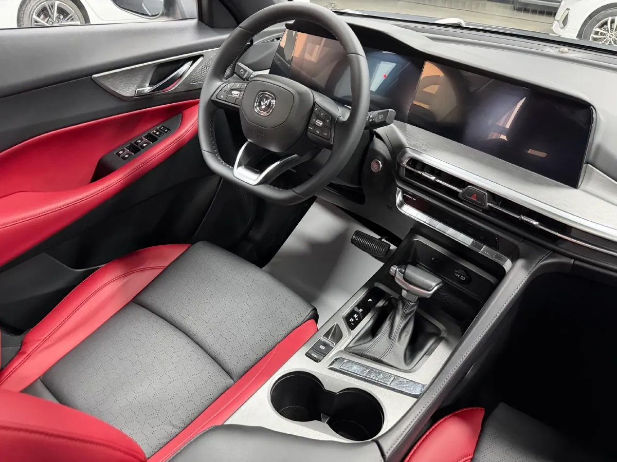 2021 ChangAn CS35 Plus 1.4T 160HP L4 7DCT,autocango,china used car exporter,china ev exporter,chinese used car exporter,chinese used ev exporter