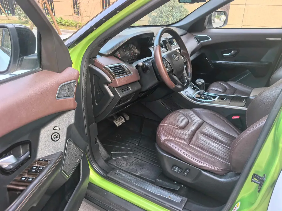 2016 Landwind X7 2.0T 190HP L4 8AT,autocango,china used car exporter,china ev exporter,chinese used car exporter,chinese used ev exporter