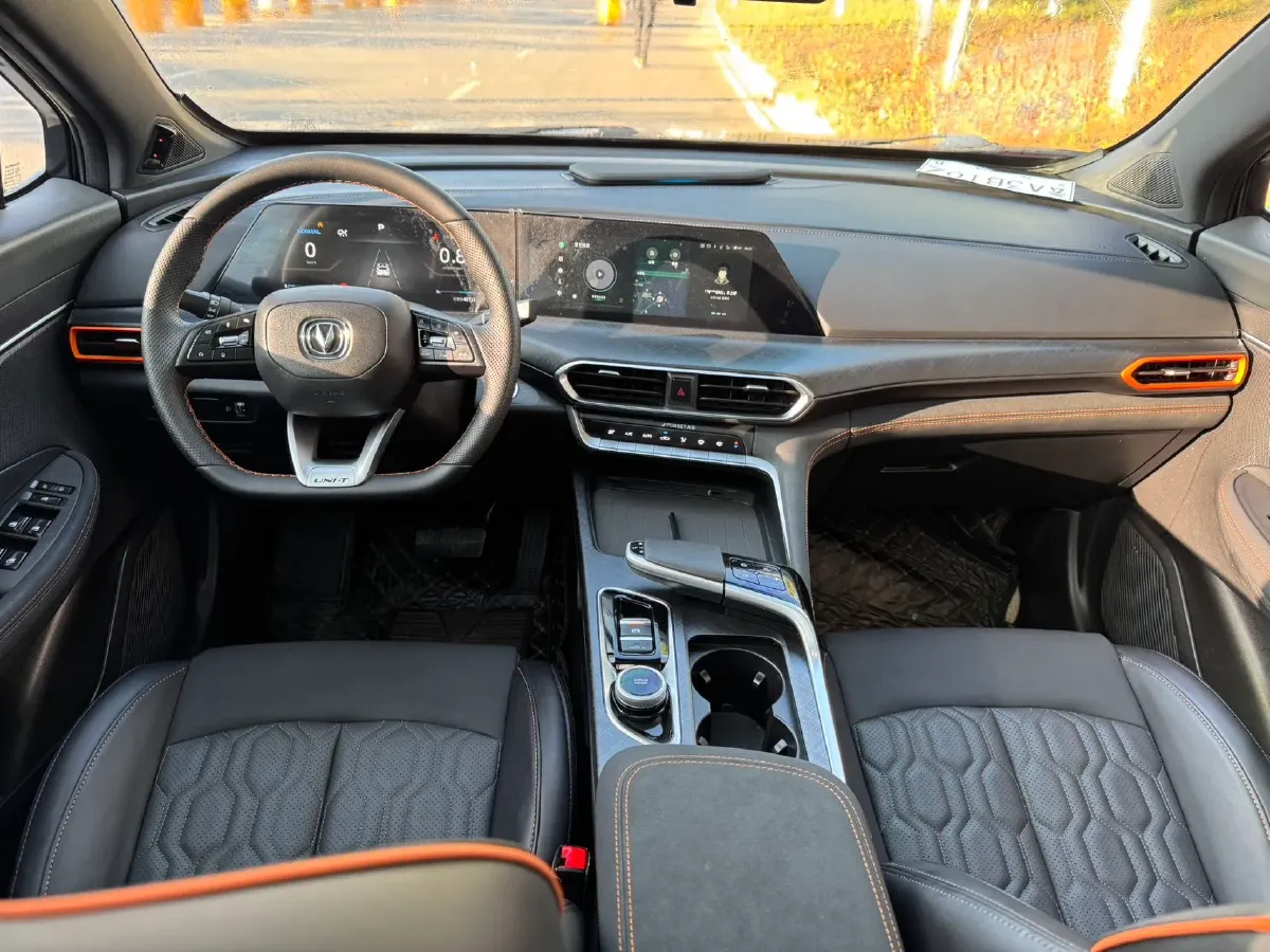 2022 ChangAn UNI-T 1.5T 188HP L4 7DCT,autocango,china used car exporter,china ev exporter,chinese used car exporter,chinese used ev exporter