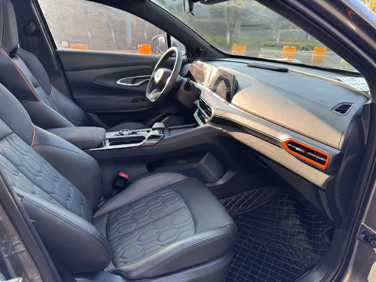 2022 ChangAn UNI-T 1.5T 188HP L4 7DCT,autocango,china used car exporter,china ev exporter,chinese used car exporter,chinese used ev exporter