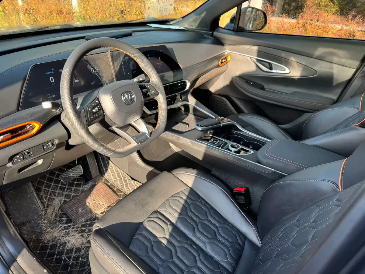 2022 ChangAn UNI-T 1.5T 188HP L4 7DCT,autocango,china used car exporter,china ev exporter,chinese used car exporter,chinese used ev exporter