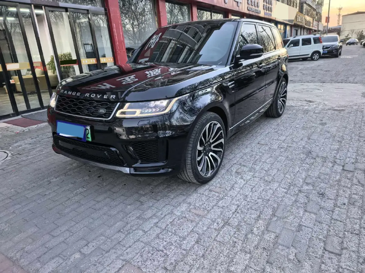 2018 Land Rover Range Rover Sport 2.0T 300HP L4 8AT PHEV 13.1KWH