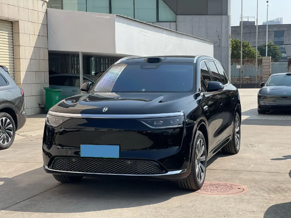 2025 AITO AITO M8 BEV