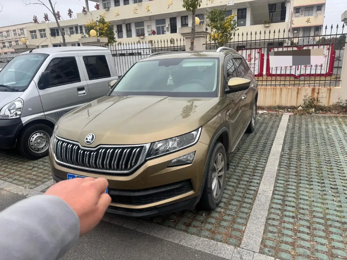 2017 Skoda Kodiak 1.8T 180HP L4 7DCT,autocango,china used car exporter,china ev exporter,chinese used car exporter,chinese used ev exporter