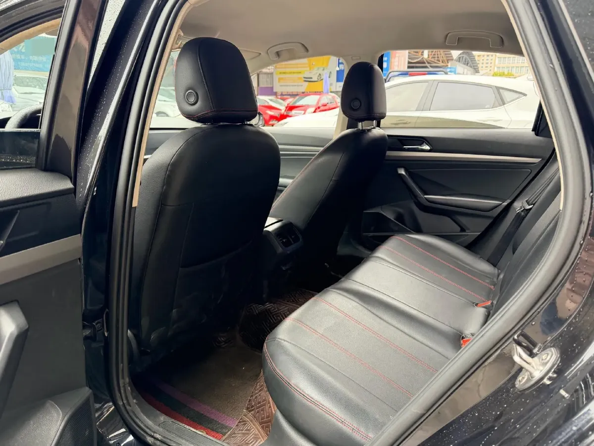 2018 Landwind XiaoYao 1.5T 163HP L4 CVT,autocango,china used car exporter,china ev exporter,chinese used car exporter,chinese used ev exporter