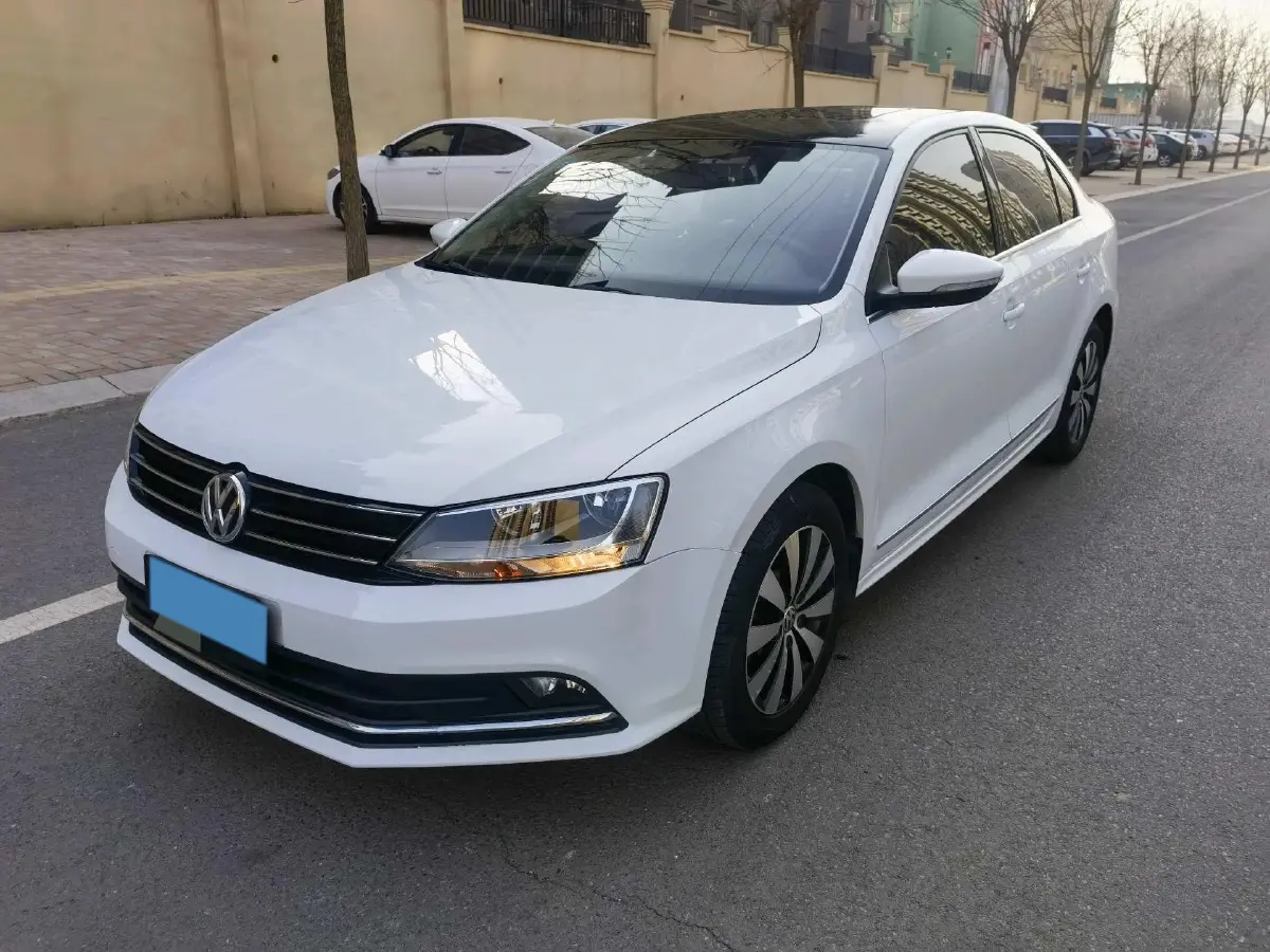 2017 Volkswagen Sagitar 1.2T 110HP L4 7DCT