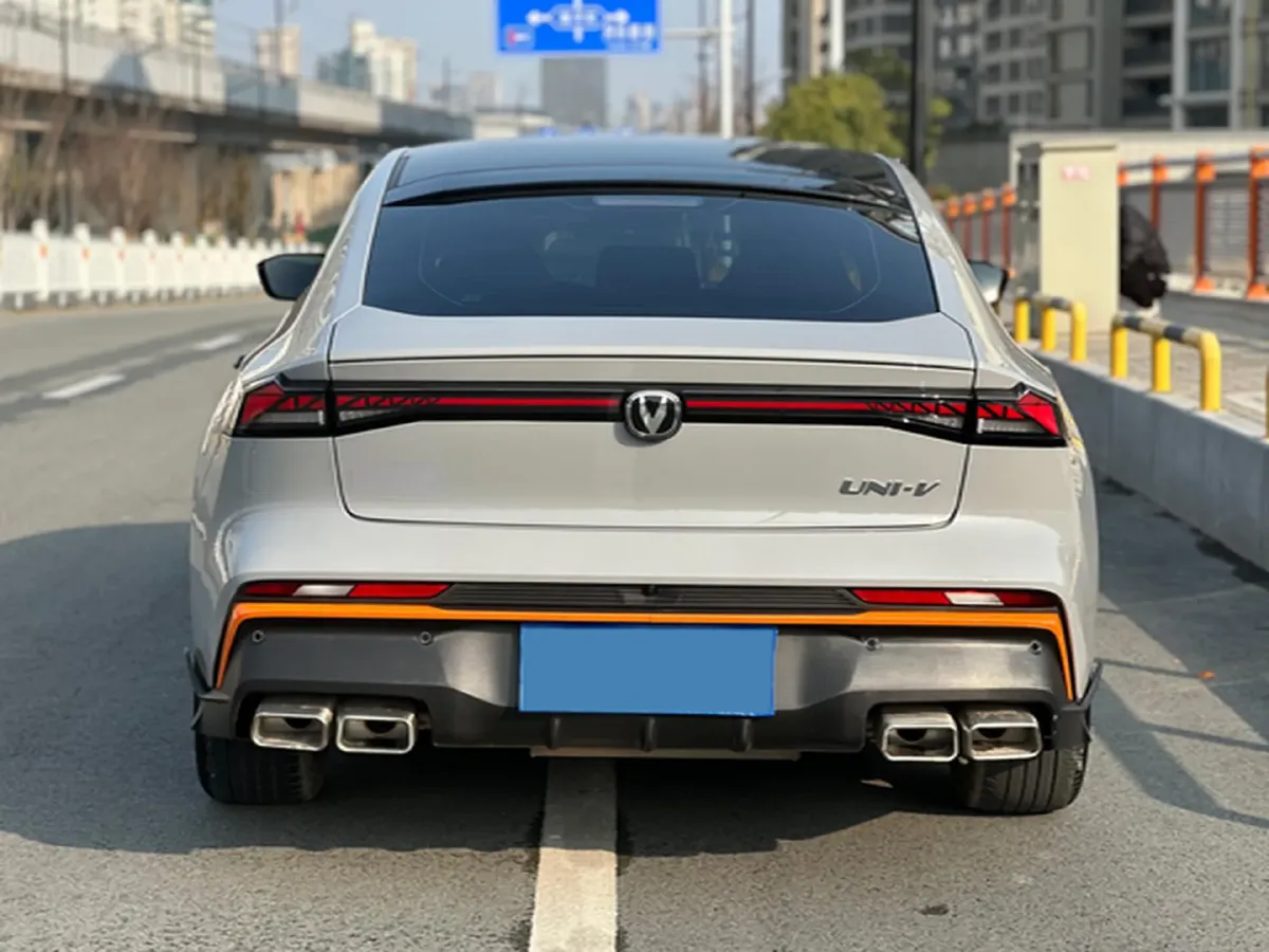 2024 ChangAn UNI-V 1.5T 188HP L4 7DCT,autocango,china used car exporter,china ev exporter,chinese used car exporter,chinese used ev exporter