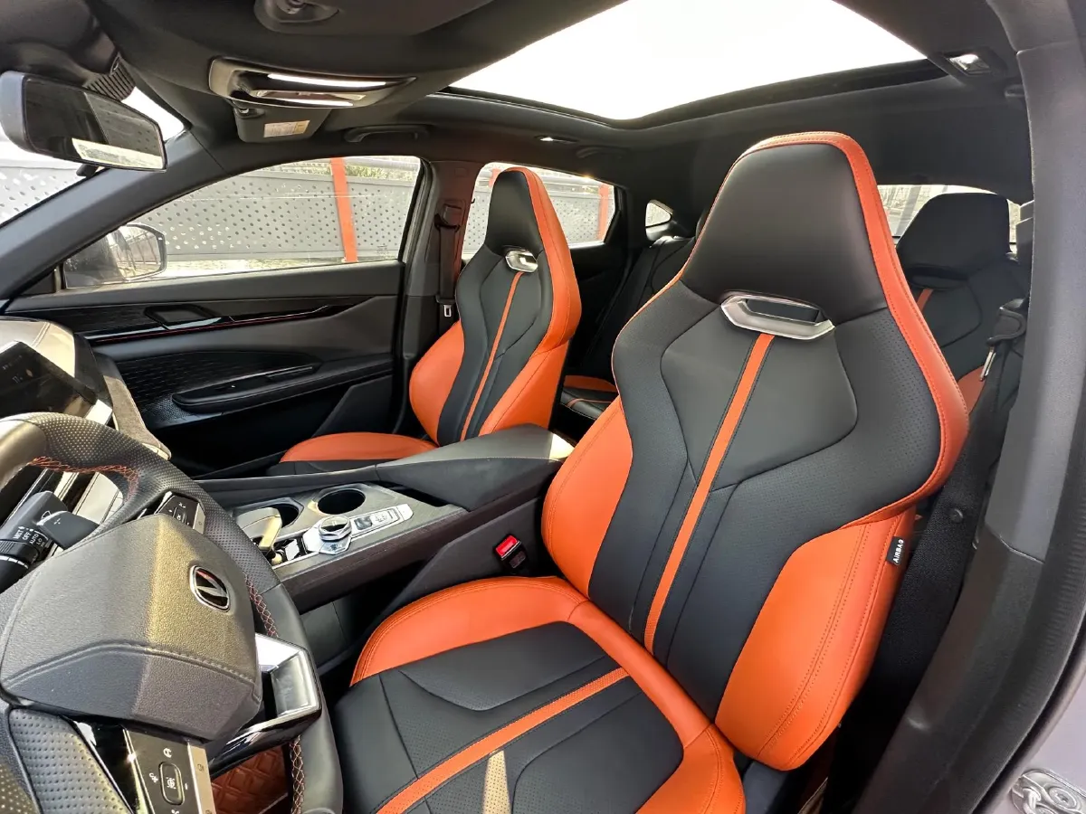 2024 ChangAn UNI-V 1.5T 188HP L4 7DCT,autocango,china used car exporter,china ev exporter,chinese used car exporter,chinese used ev exporter