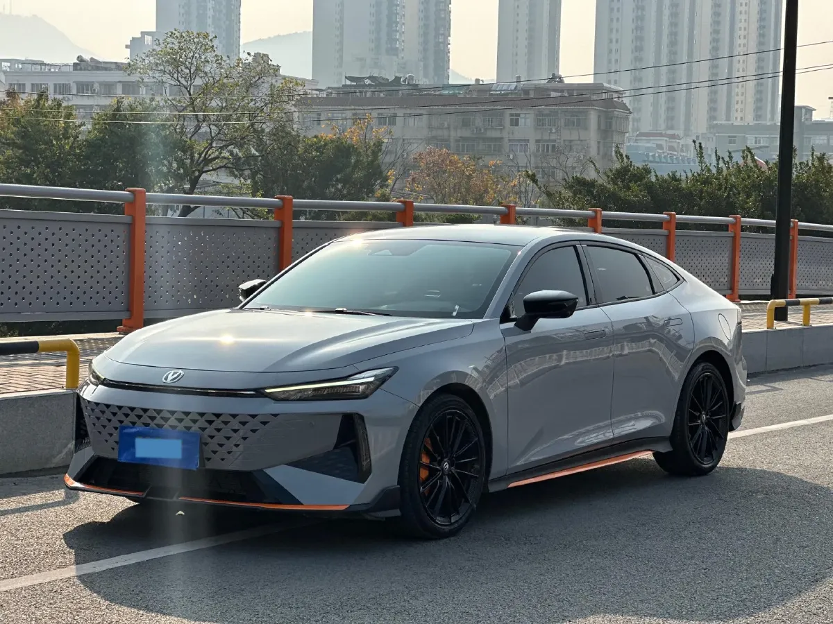 2024 ChangAn UNI-V 1.5T 188HP L4 7DCT,autocango,china used car exporter,china ev exporter,chinese used car exporter,chinese used ev exporter