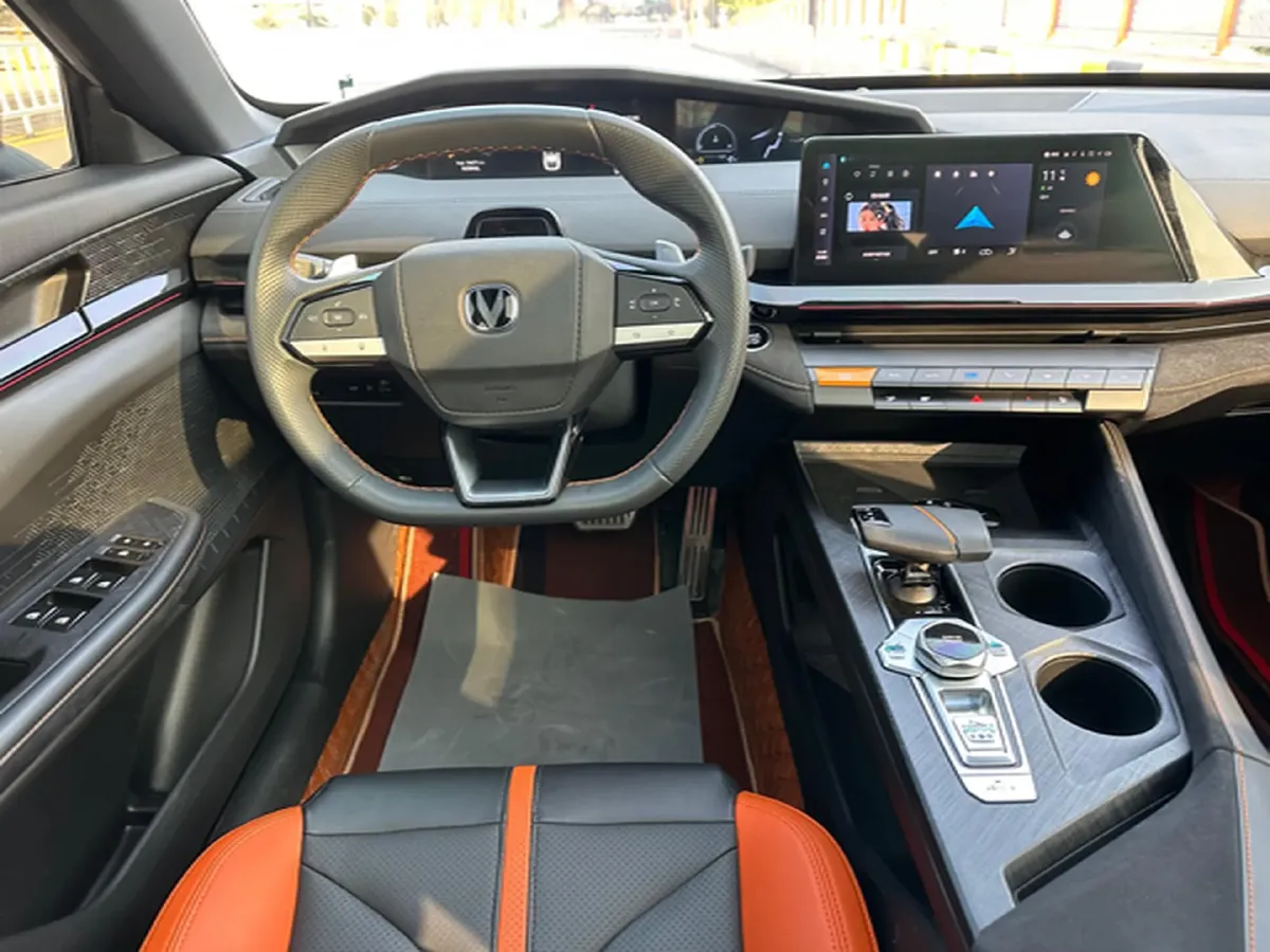 2024 ChangAn UNI-V 1.5T 188HP L4 7DCT,autocango,china used car exporter,china ev exporter,chinese used car exporter,chinese used ev exporter