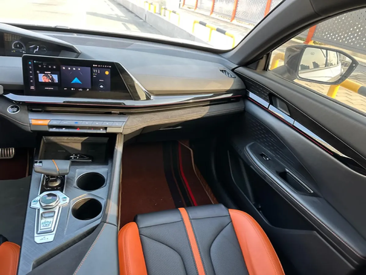 2024 ChangAn UNI-V 1.5T 188HP L4 7DCT,autocango,china used car exporter,china ev exporter,chinese used car exporter,chinese used ev exporter